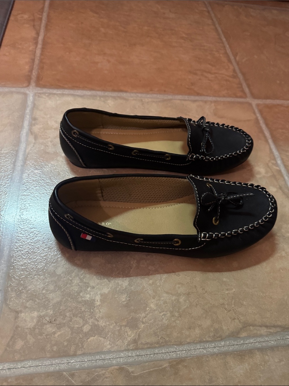 Pesaro Classic Black Women's Moccasin Loafers with Contrast Stitching Size 11
